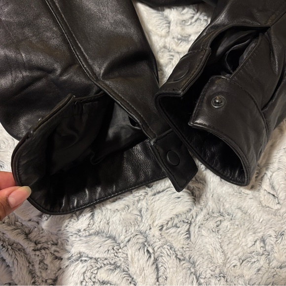 Covington Men's Classic Black Bomber Jacket - Picture 9 of 16